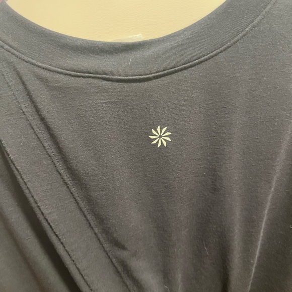 ✌🏻 Set of TWO Athleta Open Back Shirts. Both size Medium. With silver totebag - Picture 5 of 16
